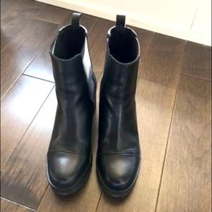 Hibou Women's Chelsea Bootie in Black